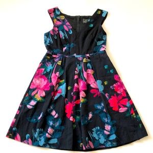 Adrianna Papell 12P Floral Dress 2 pocket sleeveless pleated Excellent Condition